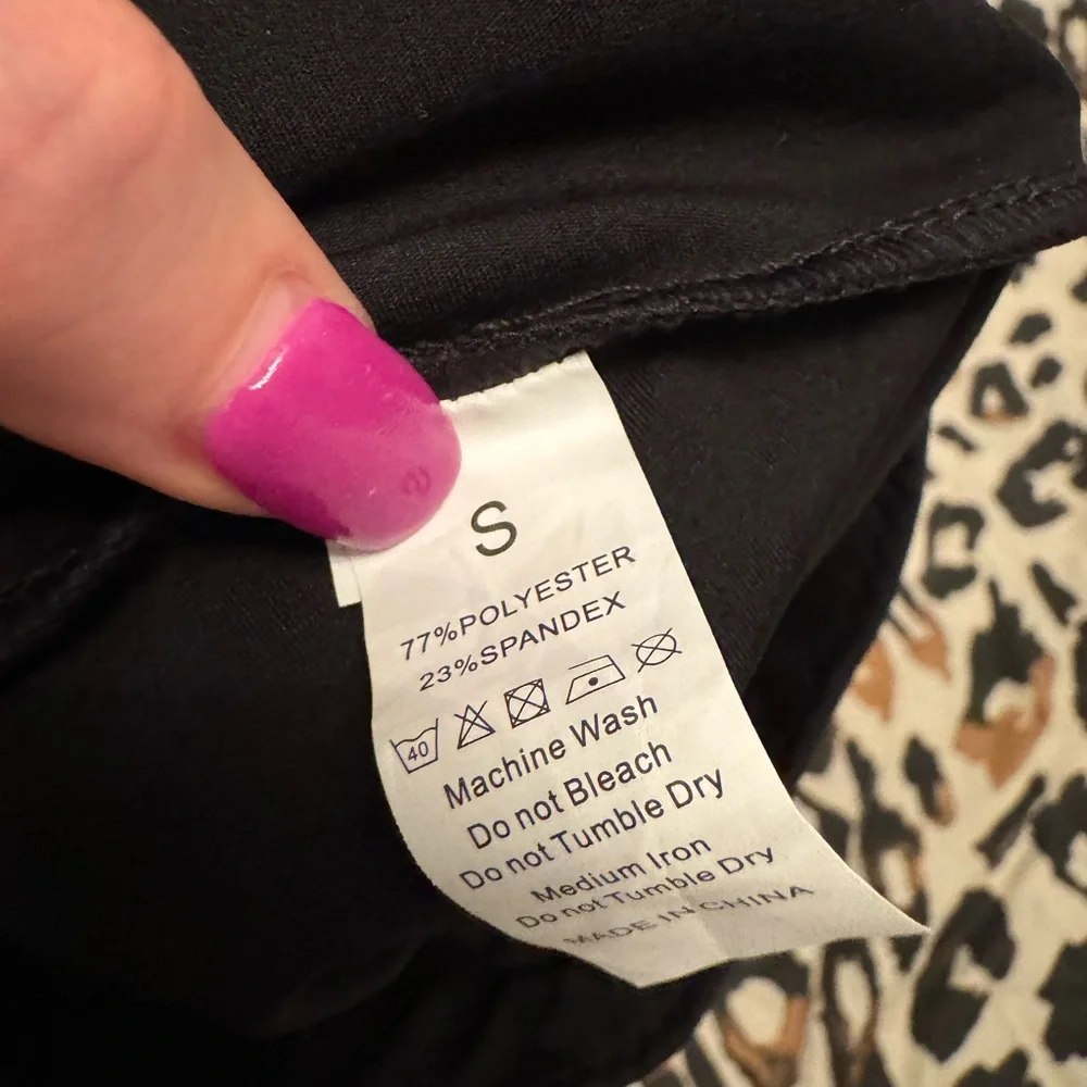 Workout shorts with scrunch - Picture 4 of 6